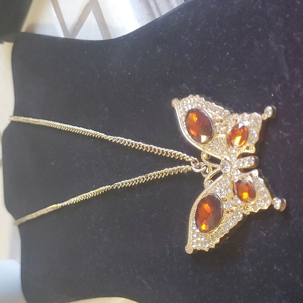 Butterfly necklace - Picture 2 of 3
